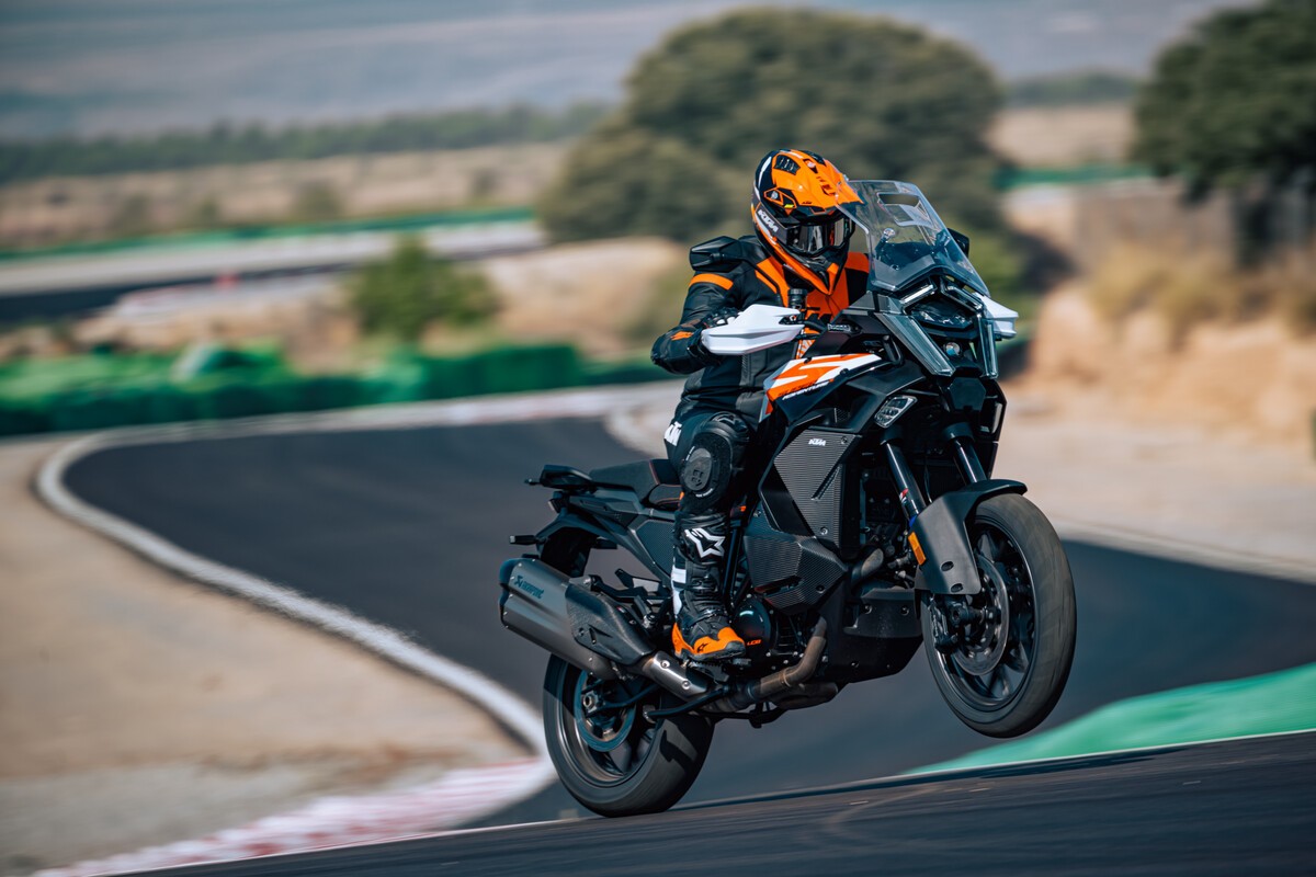 KTM 1390 Super Adventure 2026: arriva la nuova generazione
